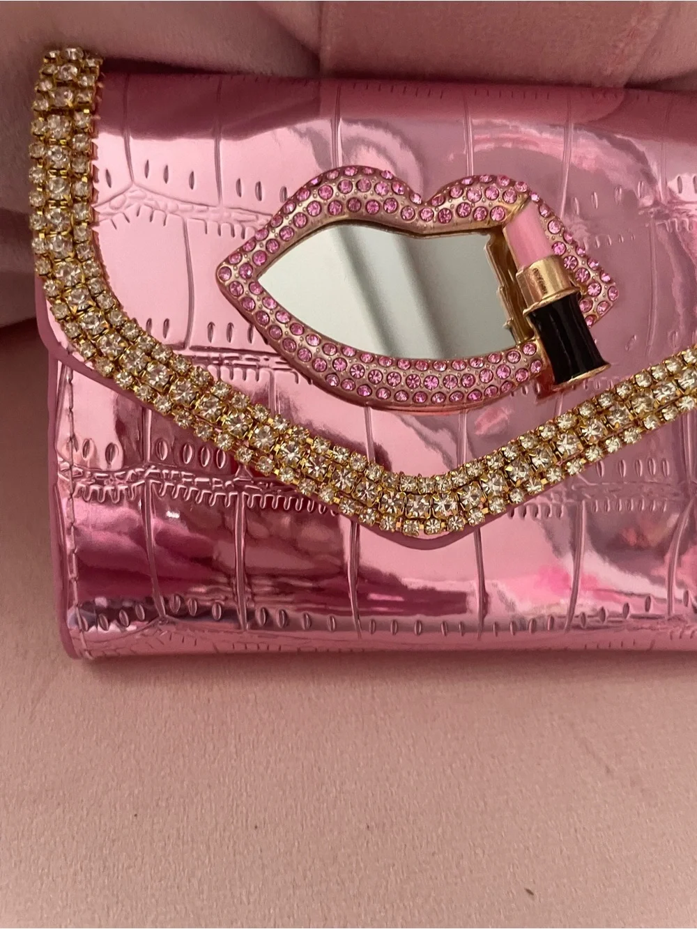 Pink Croc-Embossed Lip Accent Women’s Clutch Wallet - Picture 3 of 6